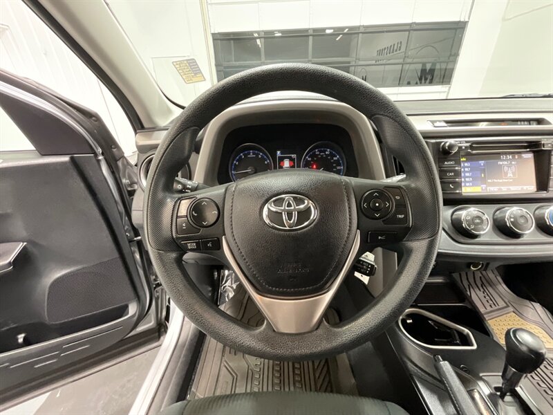 2018 Toyota RAV4 LE Sport Utility AWD / Backup Camera / 60,000 MILE  / LOCAL ZERO RUST - Photo 20 - Gladstone, OR 97027