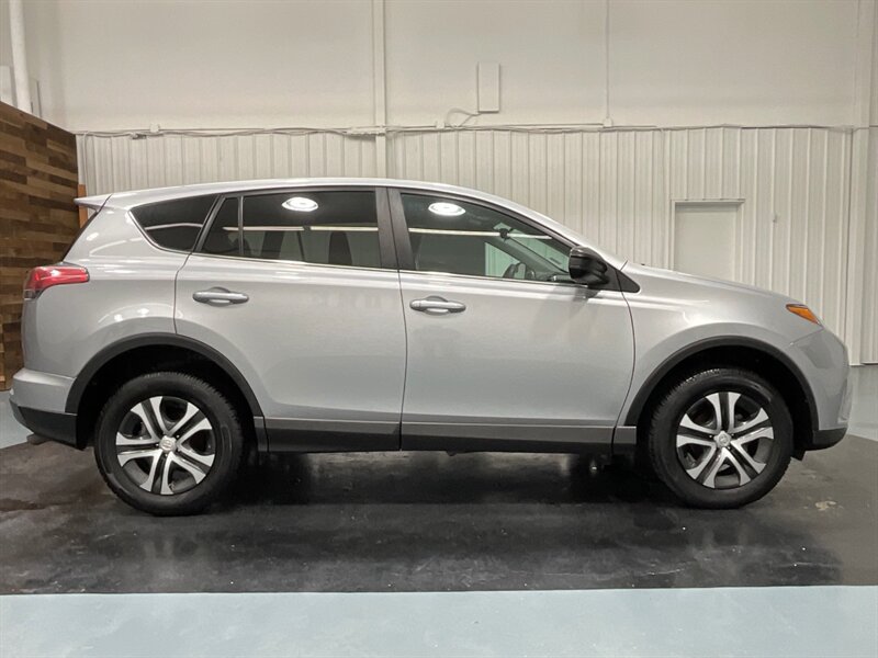 2018 Toyota RAV4 LE Sport Utility AWD / Backup Camera / 60,000 MILE  / LOCAL ZERO RUST - Photo 4 - Gladstone, OR 97027