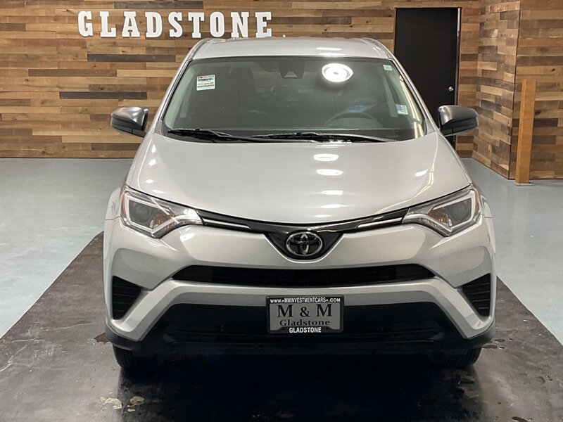 2018 Toyota RAV4 LE Sport Utility AWD / Backup Camera / 60,000 MILE  / LOCAL ZERO RUST - Photo 5 - Gladstone, OR 97027