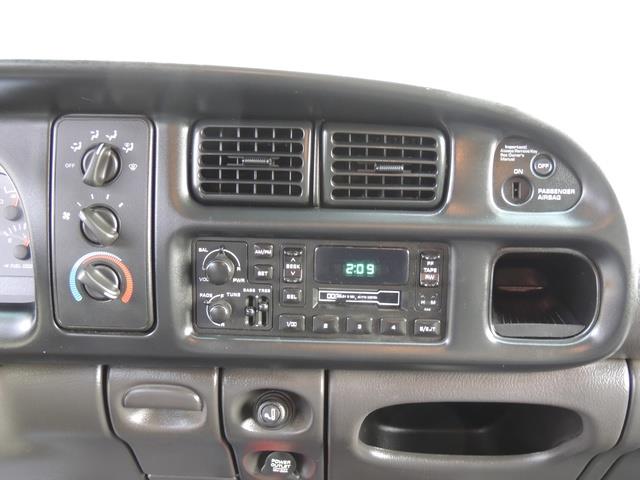 2001 Dodge Ram 1500 ST 4dr Quad Cab ST / 4X4 / 5-SPEED / LIFTED   - Photo 20 - Portland, OR 97217