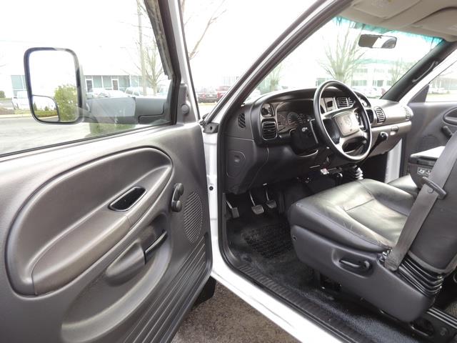 2001 Dodge Ram 1500 ST 4dr Quad Cab ST / 4X4 / 5-SPEED / LIFTED   - Photo 13 - Portland, OR 97217