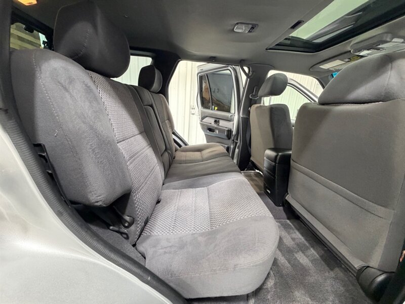 2002 Nissan Pathfinder SE Sport Utility 4X4 / 1-OWNER LOCAL / LOW MILES / Sunroof / ZERO RUST - Photo 11 - Gladstone, OR 97027