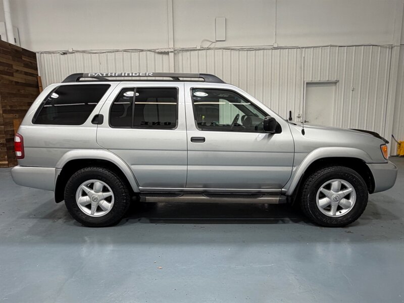 2002 Nissan Pathfinder SE Sport Utility 4X4 / 1-OWNER LOCAL / LOW MILES / Sunroof / ZERO RUST - Photo 4 - Gladstone, OR 97027
