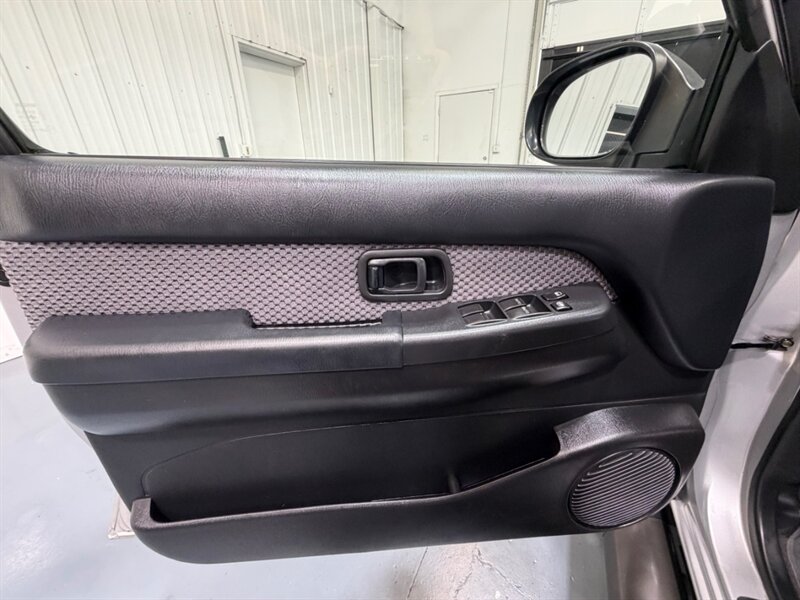 2002 Nissan Pathfinder SE Sport Utility 4X4 / 1-OWNER LOCAL / LOW MILES / Sunroof / ZERO RUST - Photo 31 - Gladstone, OR 97027