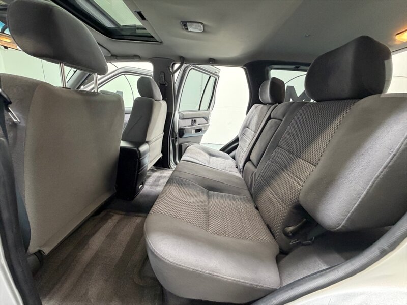 2002 Nissan Pathfinder SE Sport Utility 4X4 / 1-OWNER LOCAL / LOW MILES / Sunroof / ZERO RUST - Photo 10 - Gladstone, OR 97027