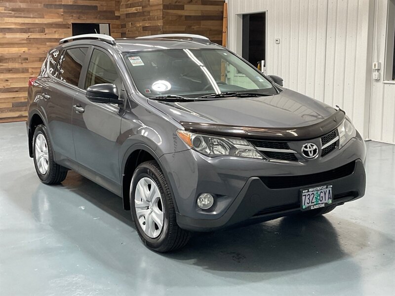 2014 Toyota RAV4 LE Sport Utility AWD / 2.5L 4Cyl / Backup Camera  / Local SUV w. ZERO RUST - Photo 2 - Gladstone, OR 97027