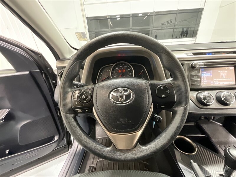 2014 Toyota RAV4 LE Sport Utility AWD / 2.5L 4Cyl / Backup Camera  / Local SUV w. ZERO RUST - Photo 20 - Gladstone, OR 97027