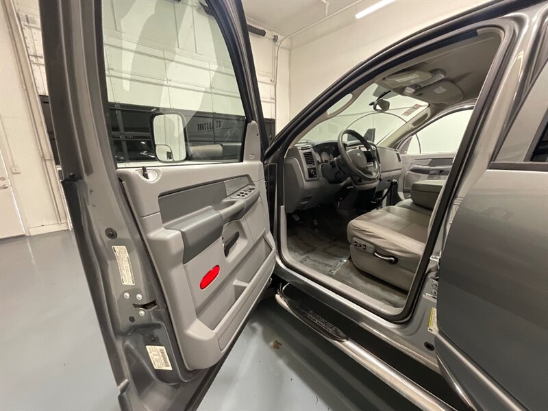 2008 Dodge Ram 3500 BIG HORN 4X4 6-SPEED MANUAL/6.7L CUMMINS DIESEL /1-OWNER LOCAL w. ZERO RUST / LONG BED - Photo 30 - Gladstone, OR 97027