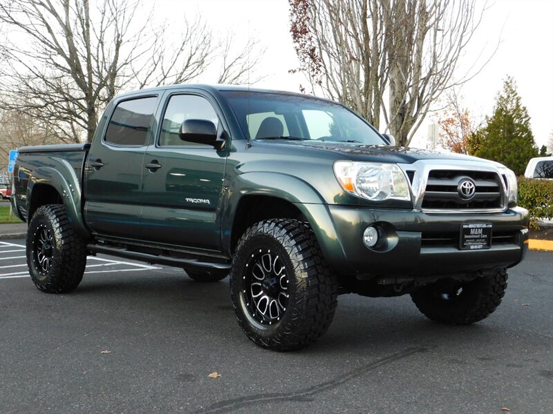 2009 Toyota Tacoma V6 SR5 Double Cab 4X4 / 6-SPEED / 1-OWNER / LIFTED