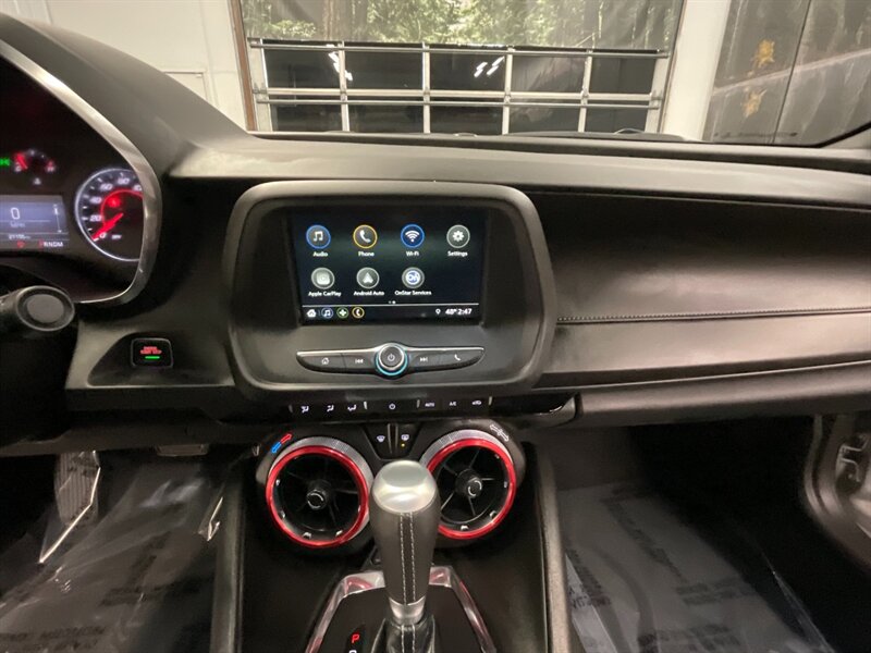 2019 Chevrolet Camaro LT Coupe / 3.6 V6 / RS PKG /  21,000 MILES  LOCAL CAR / Backup Camera / SHARP & CLEAN !! - Photo 20 - Gladstone, OR 97027