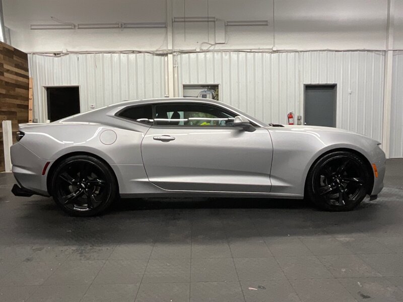 2019 Chevrolet Camaro LT Coupe / 3.6 V6 / RS PKG /  21,000 MILES  LOCAL CAR / Backup Camera / SHARP & CLEAN !! - Photo 4 - Gladstone, OR 97027