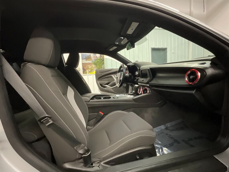 2019 Chevrolet Camaro LT Coupe / 3.6 V6 / RS PKG /  21,000 MILES  LOCAL CAR / Backup Camera / SHARP & CLEAN !! - Photo 16 - Gladstone, OR 97027