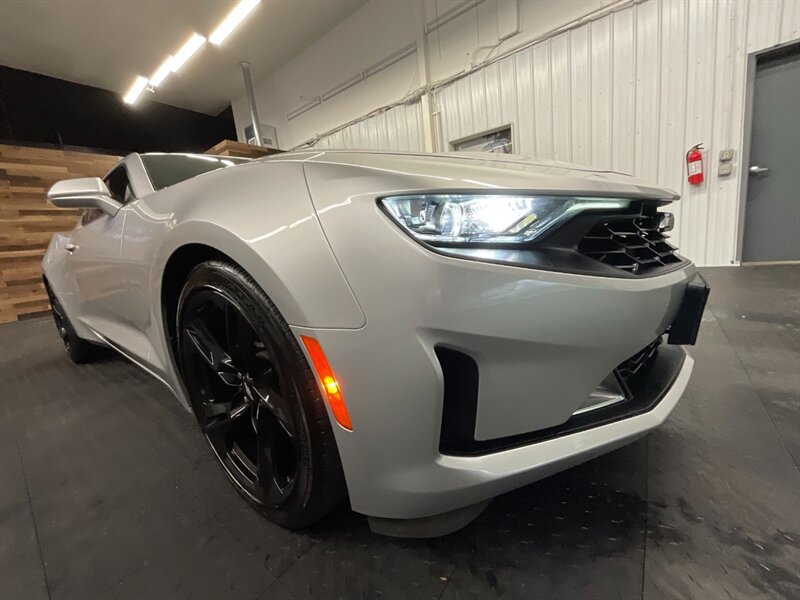 2019 Chevrolet Camaro LT Coupe / 3.6 V6 / RS PKG /  21,000 MILES  LOCAL CAR / Backup Camera / SHARP & CLEAN !! - Photo 10 - Gladstone, OR 97027