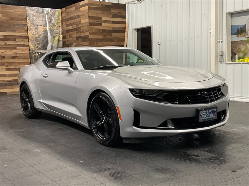 2019 Chevrolet Camaro LT Coupe / 3.6 V6 / RS PKG /  21,000 MILES  LOCAL CAR / Backup Camera / SHARP & CLEAN !! - Photo 2 - Gladstone, OR 97027