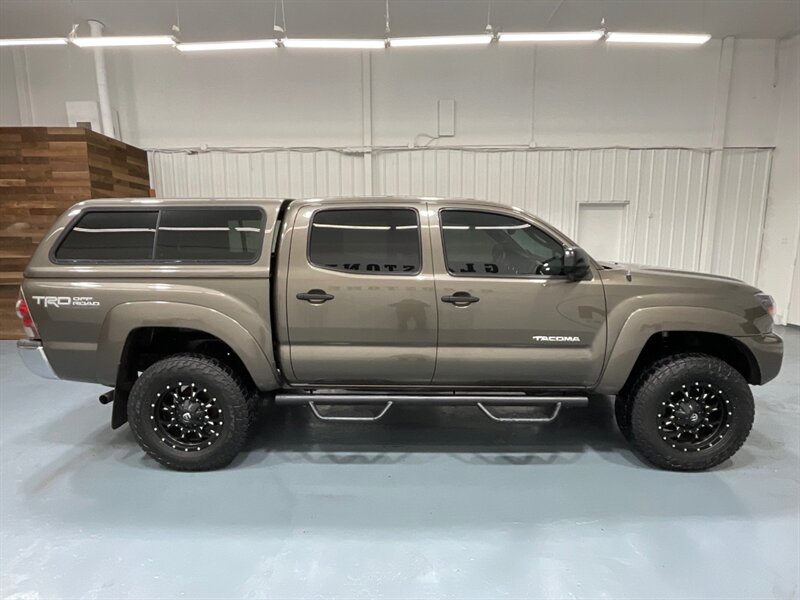 2013 Toyota Tacoma V6 TRD OFF RD 4X4 / LIFTED / LEATHER / CAMERA  /Heated Seats / Backup Camera / Rear Differential Locks / ZERO RUST - Photo 4 - Gladstone, OR 97027