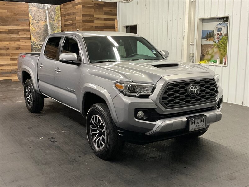 2021 Toyota Tacoma TRD Sport Double Cab 4X4 /V6 /1-Owner / 6,000 MILE  LOCAL OREGON TRUCK / LIKE NEW CONDITION / SHARP & CLEAN !! - Photo 2 - Gladstone, OR 97027