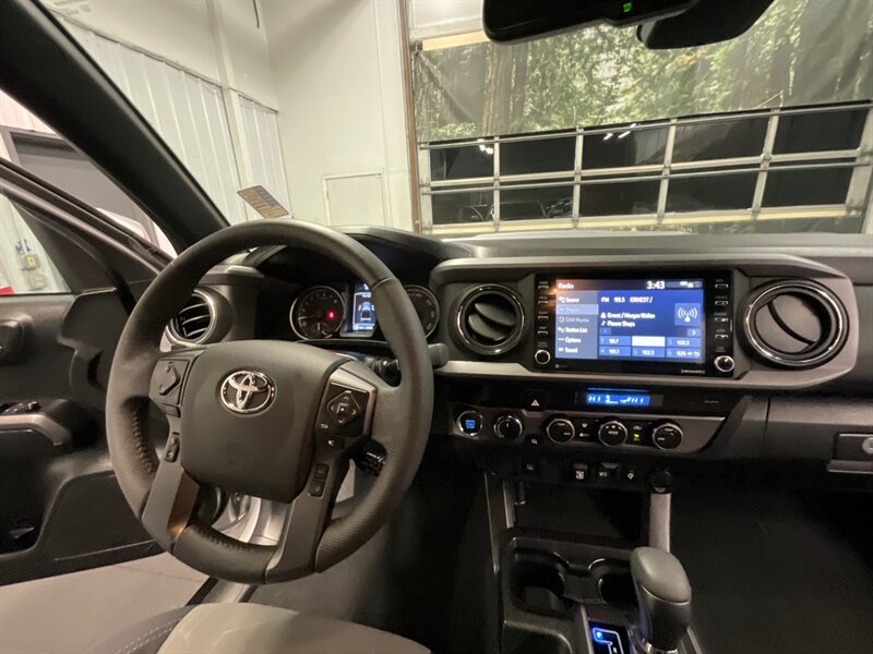 2021 Toyota Tacoma TRD Sport Double Cab 4X4 /V6 /1-Owner / 6,000 MILE  LOCAL OREGON TRUCK / LIKE NEW CONDITION / SHARP & CLEAN !! - Photo 18 - Gladstone, OR 97027