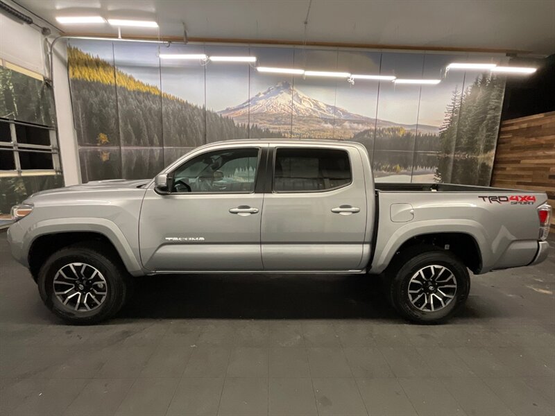 2021 Toyota Tacoma TRD Sport Double Cab 4X4 /V6 /1-Owner / 6,000 MILE  LOCAL OREGON TRUCK / LIKE NEW CONDITION / SHARP & CLEAN !! - Photo 3 - Gladstone, OR 97027