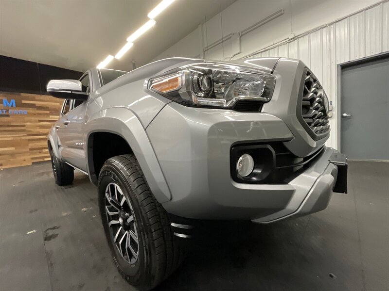 2021 Toyota Tacoma TRD Sport Double Cab 4X4 /V6 /1-Owner / 6,000 MILE  LOCAL OREGON TRUCK / LIKE NEW CONDITION / SHARP & CLEAN !! - Photo 10 - Gladstone, OR 97027