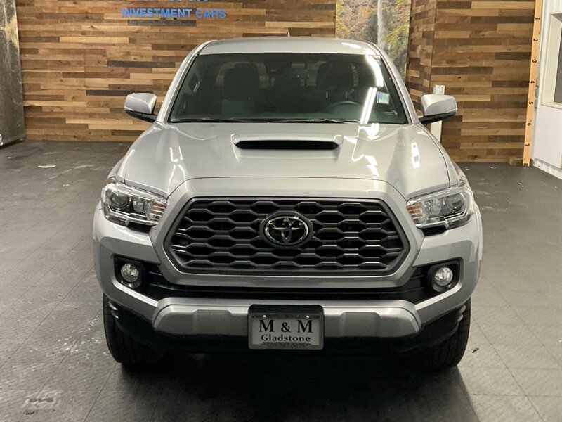 2021 Toyota Tacoma TRD Sport Double Cab 4X4 /V6 /1-Owner / 6,000 MILE  LOCAL OREGON TRUCK / LIKE NEW CONDITION / SHARP & CLEAN !! - Photo 5 - Gladstone, OR 97027