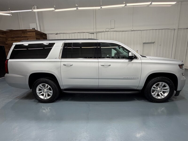 2019 Chevrolet Suburban LT 4X4 3RD ROW SEAT / DVD / Leather / Sunroof  / ZERO RUST - Photo 4 - Gladstone, OR 97027