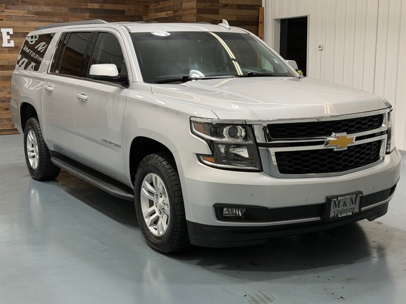 2019 Chevrolet Suburban LT 4X4 3RD ROW SEAT / DVD / Leather / Sunroof  / ZERO RUST - Photo 2 - Gladstone, OR 97027