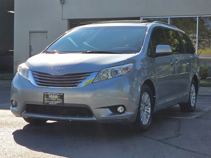 2016 Toyota Sienna Minivan V6 / Leather / Sun Roof / CAM / 1-OWNER / Power Doors / Excellent Condition - Photo 1 - Portland, OR 97217