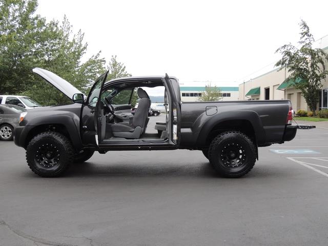 2011 Toyota Tacoma SR5 / 4X4 / 5-SPEED MANUAL / LIFTED LIFTED   - Photo 23 - Portland, OR 97217