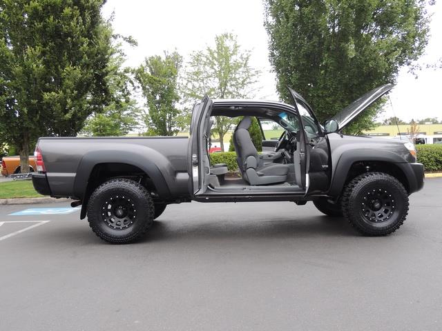 2011 Toyota Tacoma SR5 / 4X4 / 5-SPEED MANUAL / LIFTED LIFTED   - Photo 24 - Portland, OR 97217