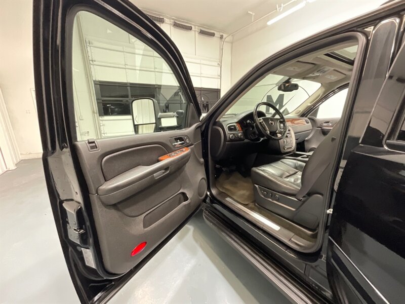 2007 GMC Yukon XL SLT 2500 4X4 / 6.0L V8 / 1-OWNER / FULLYLOADED / LOCAL OREGON SUV / ZERO RUST / Leather Heated Seats / DVD Player - Photo 31 - Gladstone, OR 97027