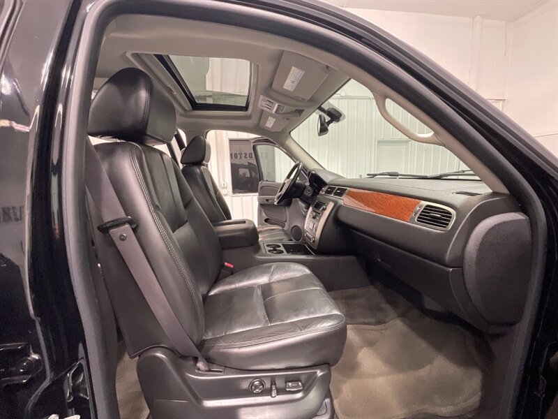2007 GMC Yukon XL SLT 2500 4X4 / 6.0L V8 / 1-OWNER / FULLYLOADED / LOCAL OREGON SUV / ZERO RUST / Leather Heated Seats / DVD Player - Photo 15 - Gladstone, OR 97027
