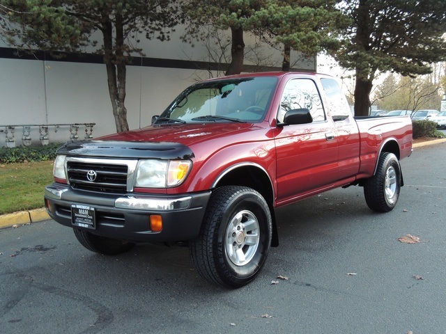 1999 Toyota Tacoma SR5/ Xtra Cab / 4X4 / 4Cyl / 5-Speed Manual   - Photo 1 - Portland, OR 97217