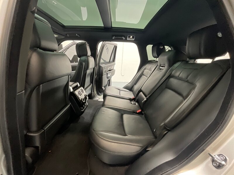 2020 Land Rover Range Rover HSE Sport Utility AWD/3.0L 6Cyl /Panoramic Sunroof  / Fully loaded / ZERO RUST - Photo 12 - Gladstone, OR 97027