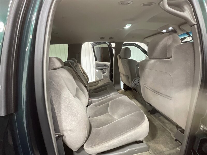2003 GMC Yukon XL 2500 SLE 4X4 / 6.0L V8 / 1-OWNER / LIFTED  / BRAND NEW TIRES / Backup Camera / 3RD ROW SEAT / ZERO RUST - Photo 13 - Gladstone, OR 97027