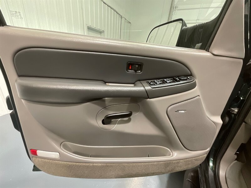 2003 GMC Yukon XL 2500 SLE 4X4 / 6.0L V8 / 1-OWNER / LIFTED  / BRAND NEW TIRES / Backup Camera / 3RD ROW SEAT / ZERO RUST - Photo 32 - Gladstone, OR 97027