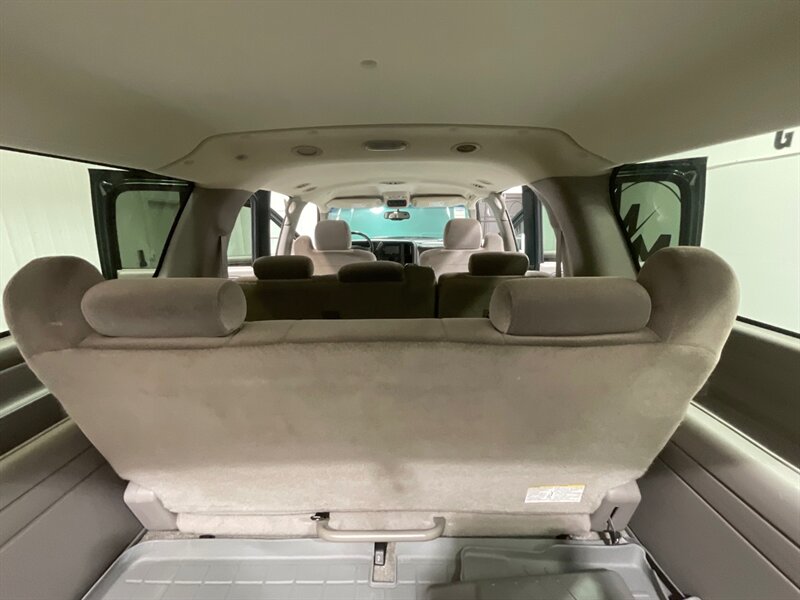 2003 GMC Yukon XL 2500 SLE 4X4 / 6.0L V8 / 1-OWNER / LIFTED  / BRAND NEW TIRES / Backup Camera / 3RD ROW SEAT / ZERO RUST - Photo 36 - Gladstone, OR 97027