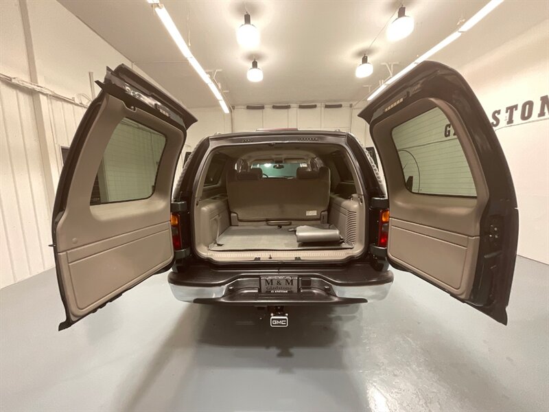 2003 GMC Yukon XL 2500 SLE 4X4 / 6.0L V8 / 1-OWNER / LIFTED  / BRAND NEW TIRES / Backup Camera / 3RD ROW SEAT / ZERO RUST - Photo 19 - Gladstone, OR 97027
