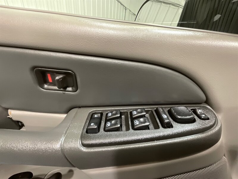 2003 GMC Yukon XL 2500 SLE 4X4 / 6.0L V8 / 1-OWNER / LIFTED  / BRAND NEW TIRES / Backup Camera / 3RD ROW SEAT / ZERO RUST - Photo 40 - Gladstone, OR 97027