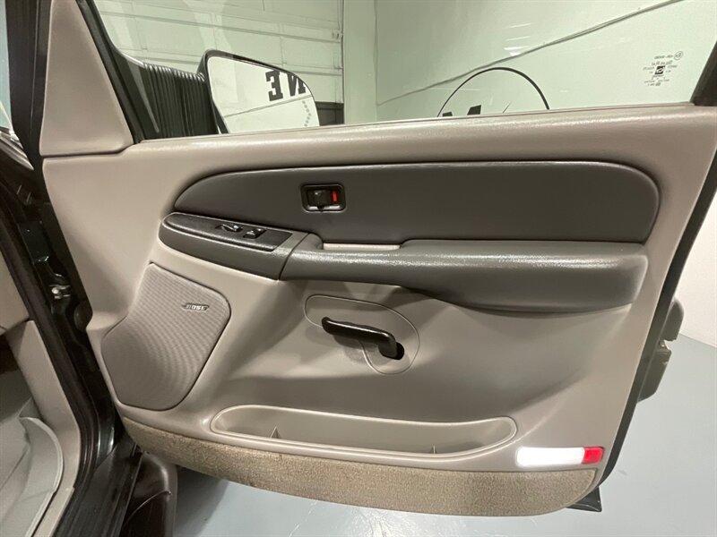 2003 GMC Yukon XL 2500 SLE 4X4 / 6.0L V8 / 1-OWNER / LIFTED  / BRAND NEW TIRES / Backup Camera / 3RD ROW SEAT / ZERO RUST - Photo 33 - Gladstone, OR 97027