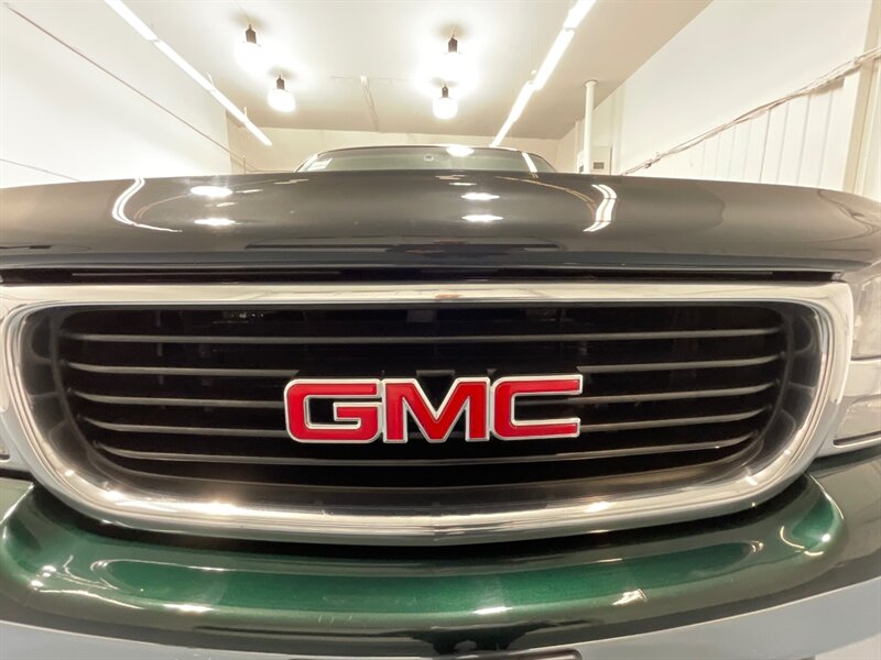 2003 GMC Yukon XL 2500 SLE 4X4 / 6.0L V8 / 1-OWNER / LIFTED  / BRAND NEW TIRES / Backup Camera / 3RD ROW SEAT / ZERO RUST - Photo 30 - Gladstone, OR 97027