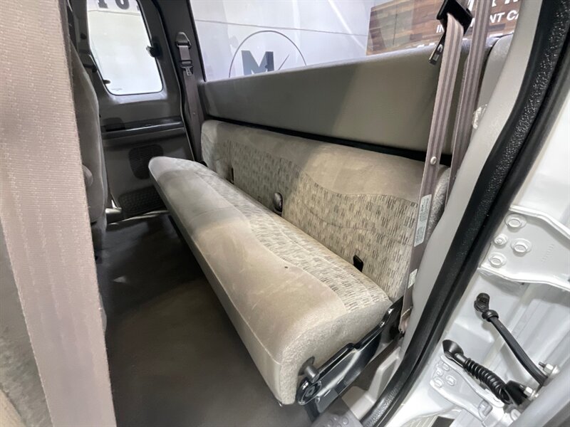 1999 Ford F-250 XLT 7.3L DIESEL / 6-SPEED MANUAL / 146k MILES / LOCAL TRUCK w. ZERO RUST / LONG BED - Photo 15 - Gladstone, OR 97027