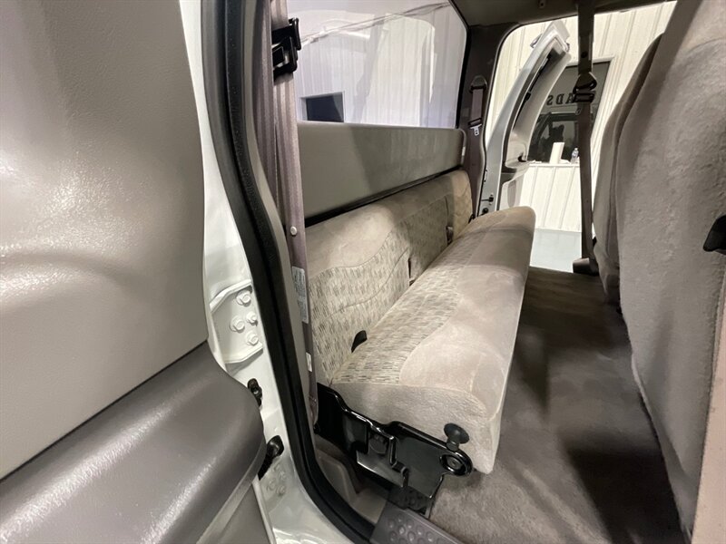 1999 Ford F-250 XLT 7.3L DIESEL / 6-SPEED MANUAL / 146k MILES / LOCAL TRUCK w. ZERO RUST / LONG BED - Photo 16 - Gladstone, OR 97027