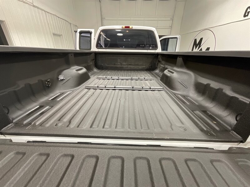 1999 Ford F-250 XLT 7.3L DIESEL / 6-SPEED MANUAL / 146k MILES / LOCAL TRUCK w. ZERO RUST / LONG BED - Photo 10 - Gladstone, OR 97027