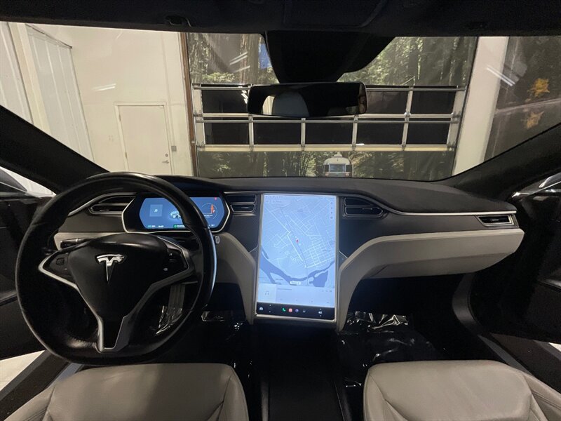 2016 Tesla Model S 90D Sedan AWD / Pano Roof / Leather / AUTO PILOT  / Leather & Heated seats / Smart Suspension / Power Tail Gate / 79,000 MILES - Photo 20 - Gladstone, OR 97027