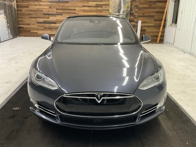 2016 Tesla Model S 90D Sedan AWD / Pano Roof / Leather / AUTO PILOT  / Leather & Heated seats / Smart Suspension / Power Tail Gate / 79,000 MILES - Photo 5 - Gladstone, OR 97027