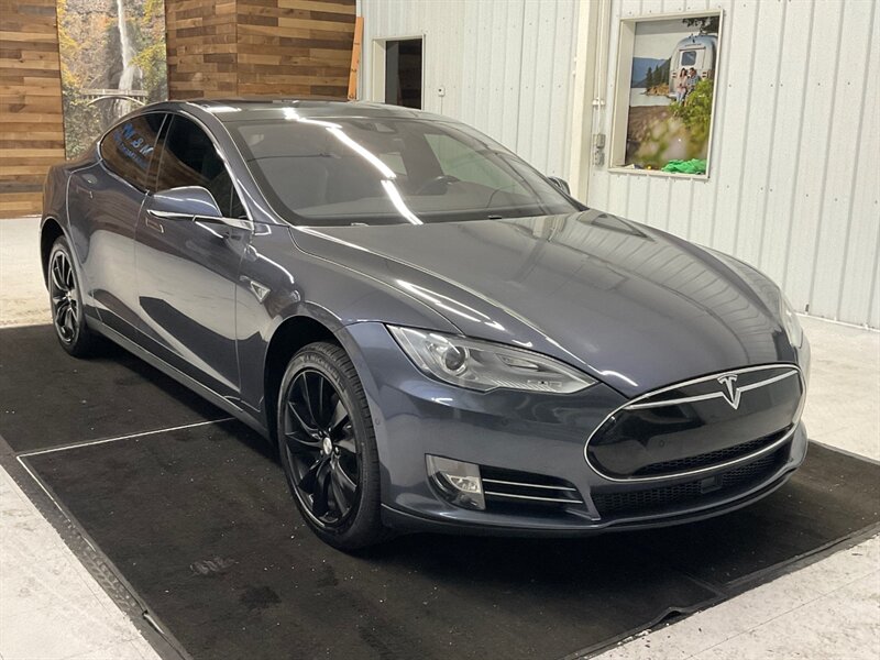 2016 Tesla Model S 90D Sedan AWD / Pano Roof / Leather / AUTO PILOT  / Leather & Heated seats / Smart Suspension / Power Tail Gate / 79,000 MILES - Photo 2 - Gladstone, OR 97027