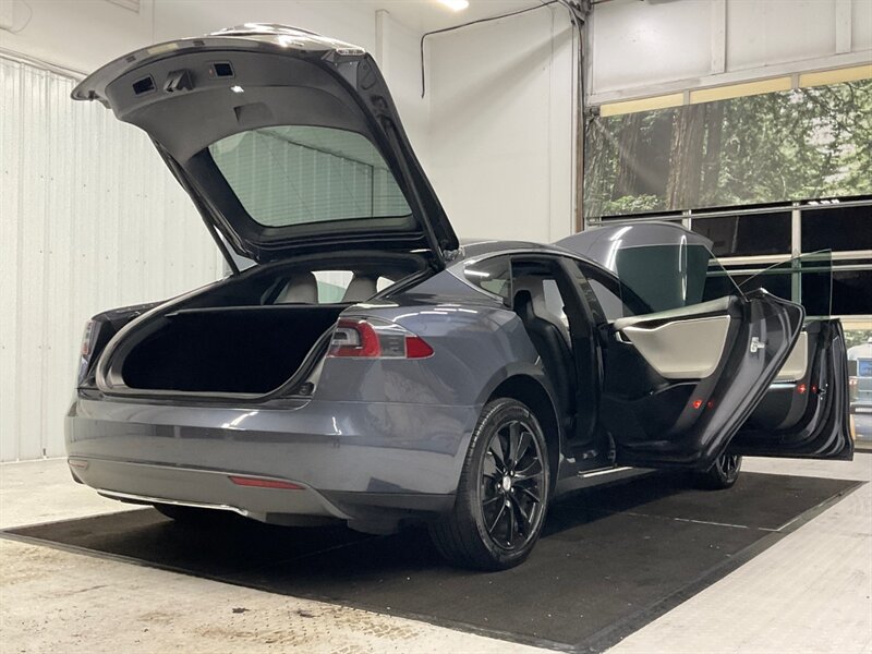 2016 Tesla Model S 90D Sedan AWD / Pano Roof / Leather / AUTO PILOT  / Leather & Heated seats / Smart Suspension / Power Tail Gate / 79,000 MILES - Photo 34 - Gladstone, OR 97027