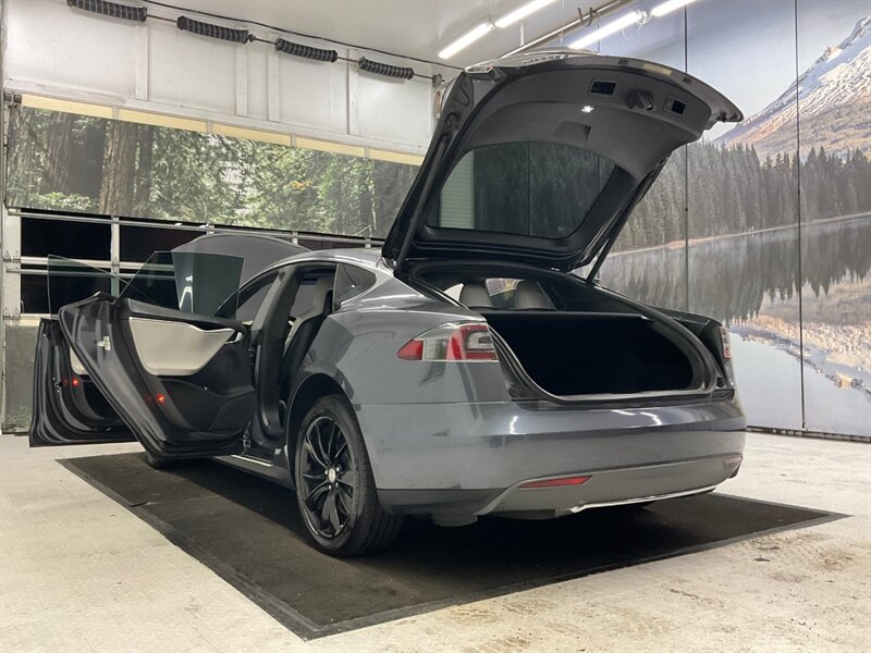 2016 Tesla Model S 90D Sedan AWD / Pano Roof / Leather / AUTO PILOT  / Leather & Heated seats / Smart Suspension / Power Tail Gate / 79,000 MILES - Photo 33 - Gladstone, OR 97027