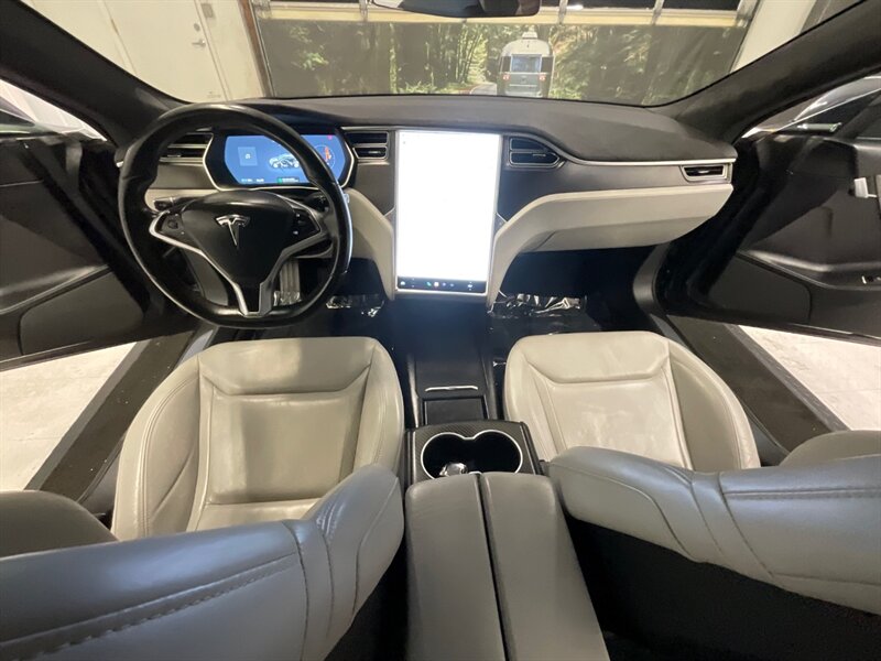 2016 Tesla Model S 90D Sedan AWD / Pano Roof / Leather / AUTO PILOT  / Leather & Heated seats / Smart Suspension / Power Tail Gate / 79,000 MILES - Photo 43 - Gladstone, OR 97027