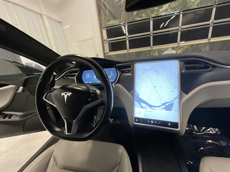 2016 Tesla Model S 90D Sedan AWD / Pano Roof / Leather / AUTO PILOT  / Leather & Heated seats / Smart Suspension / Power Tail Gate / 79,000 MILES - Photo 19 - Gladstone, OR 97027